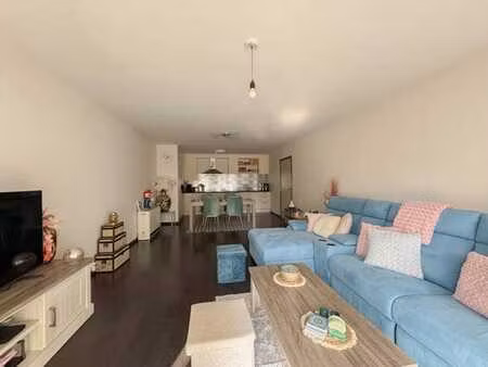 rez-de-chaussée de +-80m²  2 chambres  terrasse +-25m²  cave