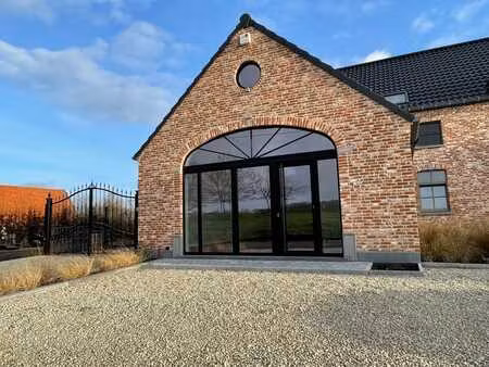 magnifique bureaux neufs avec parking 3 voitures