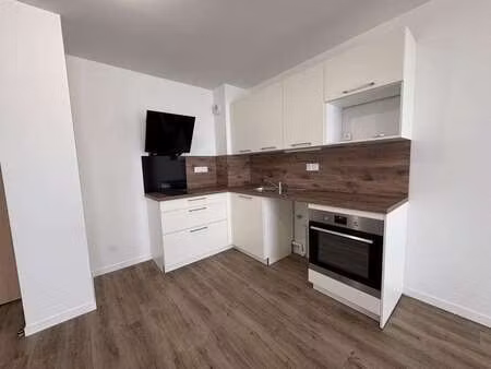 location appartement 2 pièces à saint-hilaire-de-riez (85270) : à louer 2 pièces / 41m² sa