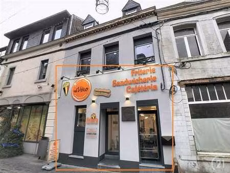 rez-de-chaussee commercial avec equipements