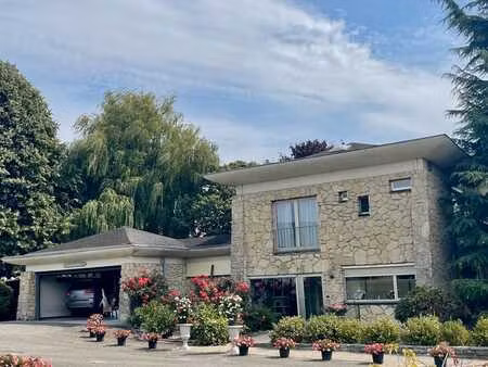 viager unique: villa de l'architecte daniel lipszyc à lasne