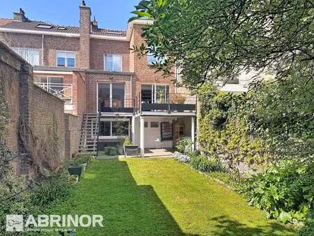 maison de luxe à vendre dans le quartier croisé laroche-rouges barres