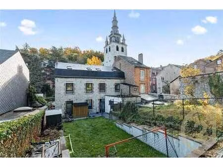 appartement 2 chambres avec terrasse et jardin