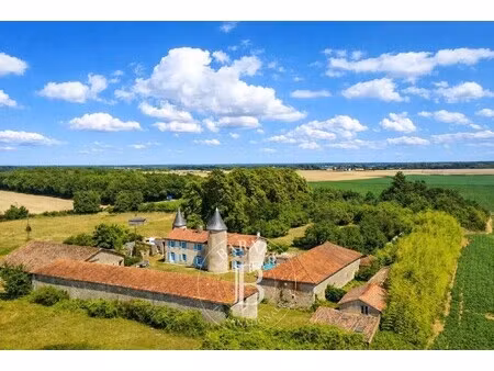 maison de luxe à vendre à civray