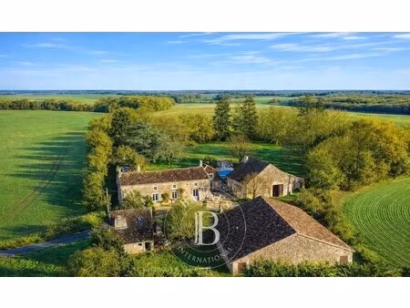 manoir à vendre à saint-savin