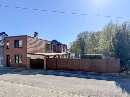 grande maison avec entrepôts à vendre