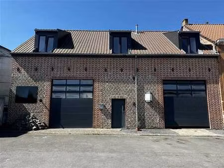 2 garages/ateliers (85 m² et 55 m²) avec partie habitable
