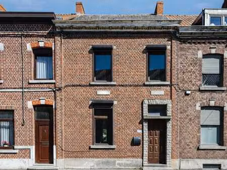 maison 2 chambres avec jardin bien située!