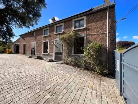 charmante maison 3 chambres avec magnifique jardin