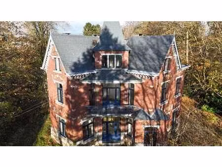 deux maisons à rénover sur 9000 m² de ter. en zone d'habitat