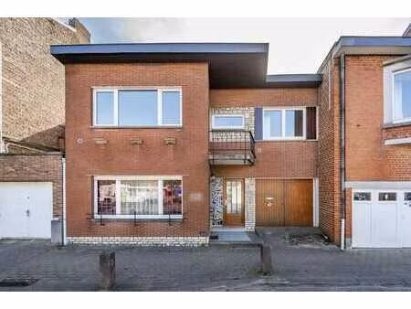 maison avec jardin et beau volume