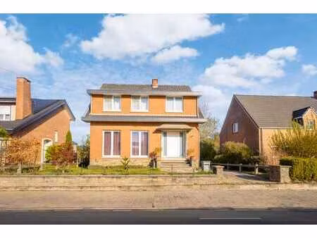 superbe maison avec garage et jardin