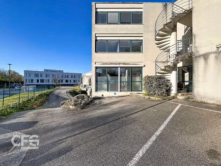 murs commerciaux de 100 m2 à grésy sur aix