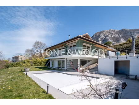 maison d'architecte au coeur d'un environnement calme et verd