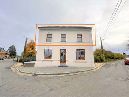 duplex 2chambres avec terrasse et emplacement de parking.