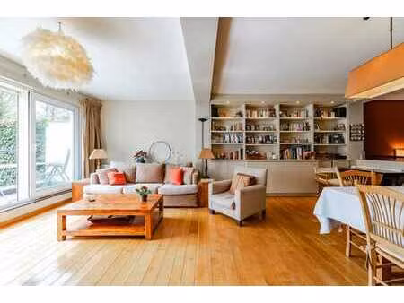 magnifique duplex avec jardin et emplacements de parking