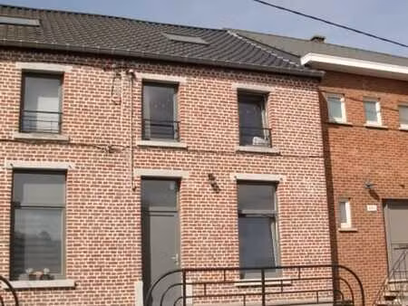 maison d'habitation entièrement rénovée avec 3 chambres
