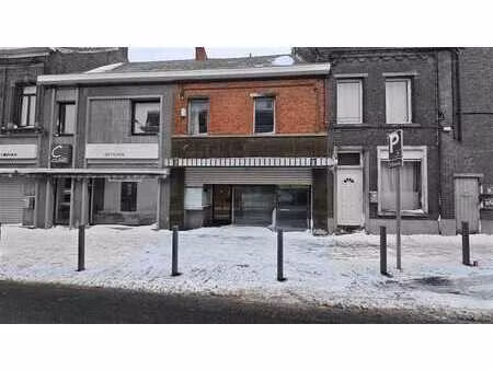 ancienne maison de commerce facilement aménageable en habita