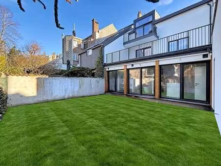 uccle - appartement 2 chambres  renove avec jardin privatif