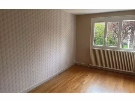 location appartement  80 m² t-3 à bourg-en-bresse  775 €