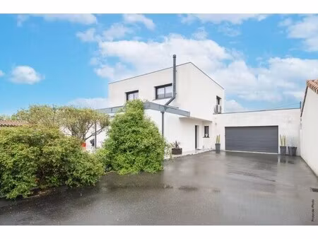 maison de luxe à vendre à belberaud