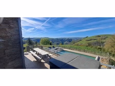 propriété avec 2 gîtes  piscine & spa – vue exceptionnelle  aucun voisin