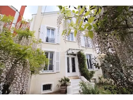 maison de luxe à vendre dans le quartier centre-voltaire