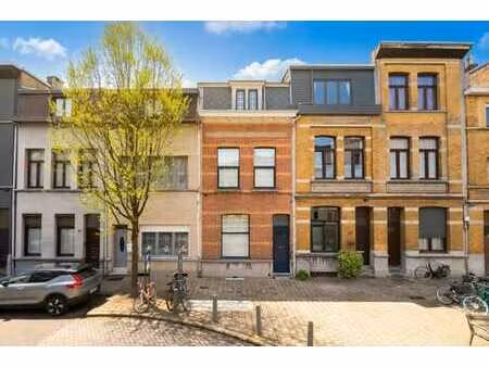 maison de maître authentique avec un jardin de ville