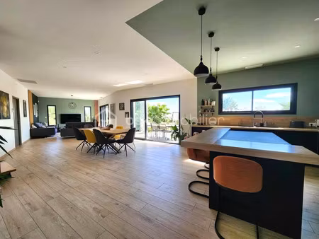 villa de luxe à vendre à tourbes