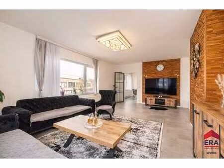 appartement rénové avec 3 chambres et terrasse au centre