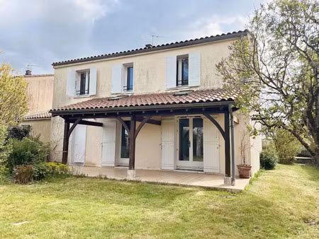 vente appartement 100 m² à confolens (16500)  129 600 €