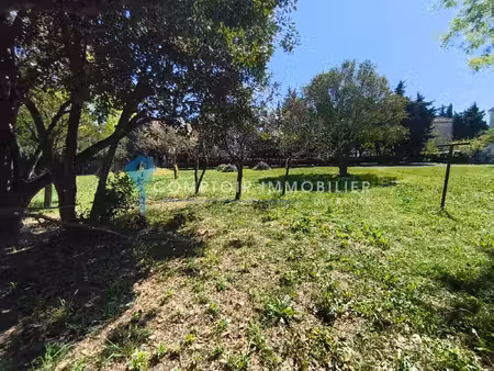 dpt(13) arles terrain constructible avec plusieurs batiments ( mas)