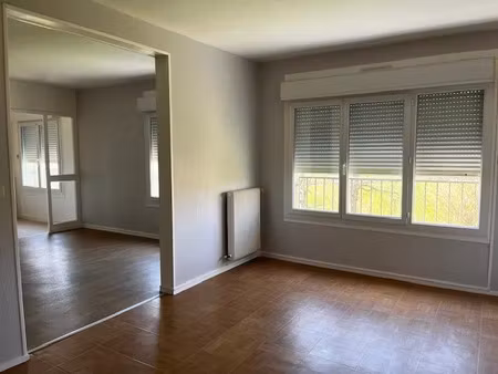 location appartement 4 pièces 80 m² à cluis (36340)