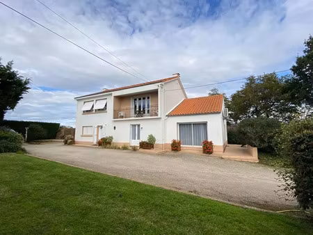 vente maison 8 pièces 180 m² saint-hilaire-de-chaléons (44680)