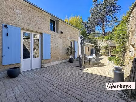 maison de charme rénovée – 160 m² – centre d’azay-le-rideau – cour sans vis-à-vis + garage