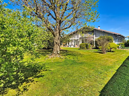 maison traditionnelle t7 de 170 m2 terrain de 1600 m2 au c