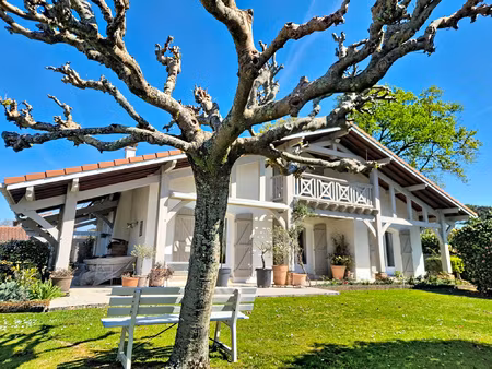 maison traditionnelle t7 de 170 m2 terrain de 1700 m2 au c