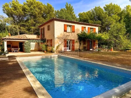 maison bourgeoise avec piscine à tourtour