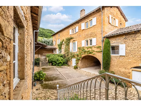 bien rare à la vente à 15mn de villefranche ! grande maison