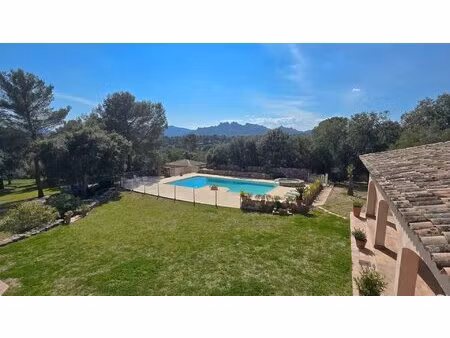 villa de plain pied avec piscine sur terrain de 10.000 m² a roquebrune sur argens