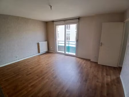 appartement mayenne 4 pièces avec balcon