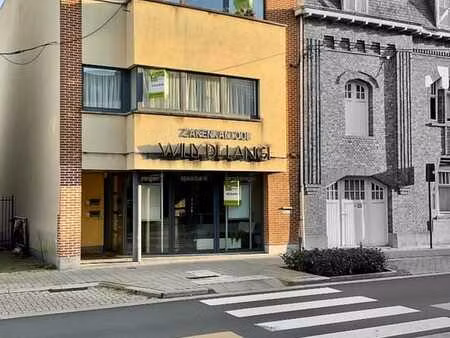 opbrengsteigendom met handelspand en 2 appartementen met ...