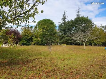 terrain 1 000 m² tresses