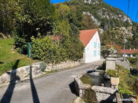 vends maison rénovée - haut jura – 4 chambres – bureau - toiture neuve