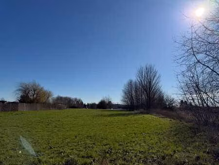 beau terrain à bâtir de 11 ares hors lotissement à ramillies