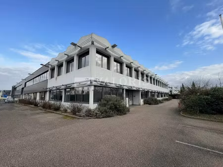 location commerce 1854 m² à dardilly (69570)