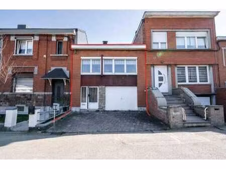 maison mitoyenne dans rue calme proche de toutes commodités