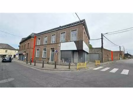 bâtiment de plus de 400 m² dans le centre de dour