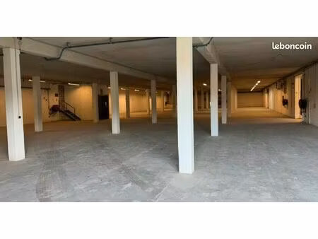 garage parking voiture