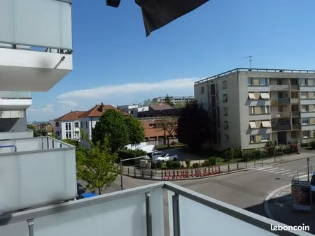 t3 récent avec balcon 64 m2